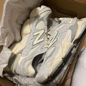 New Balance 9060 quartz Grey women’s size 7.5
